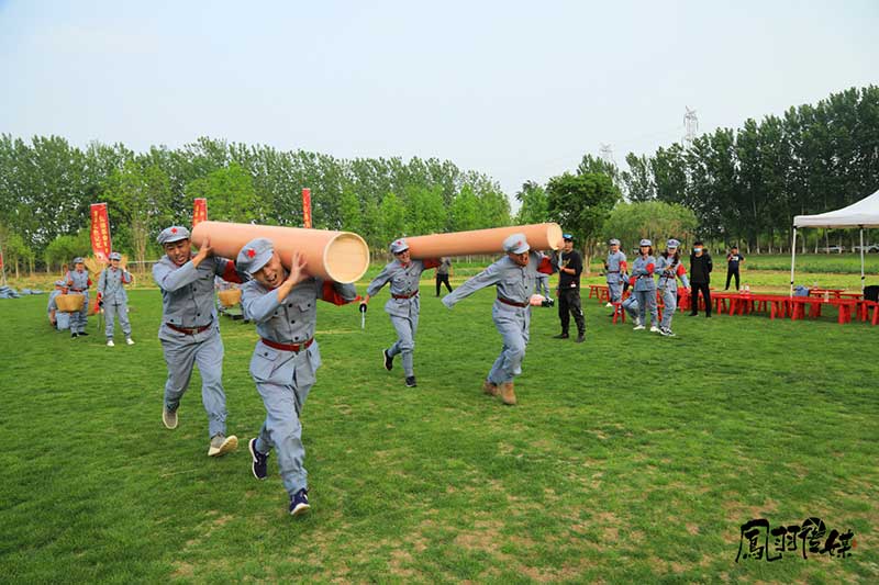 紅色運(yùn)動(dòng)會(huì)項(xiàng)目：運(yùn)送圓木